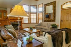 Family Vacation-Heated In Out Pool, Tubing & Ice Skating 719 townhouse - Мидуэй