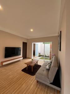 Biệt Thự 3 Phòng Ngủ (Three-Bedroom Villa)