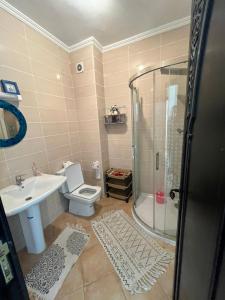 Lilacs garden apartment