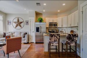 Star Studded - Near Music Row- Private Balcony