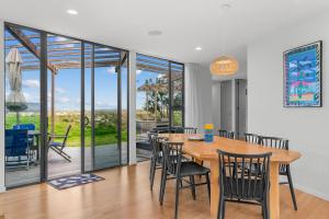 Wavefront Escape - Omaha Holiday Home