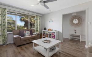 Seaside Escape - 4 Brittain St, Port Elliot