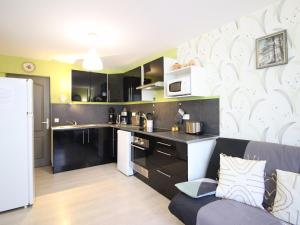 Appartements F3 avec Wifi a 150m du centre et thermes du Mont-Dore - 5 couchages - FR-1-415-143 : photos des chambres