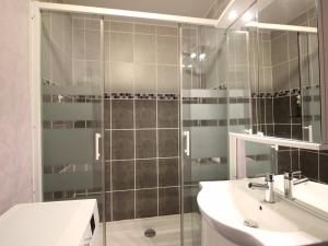 Appartements F3 avec Wifi a 150m du centre et thermes du Mont-Dore - 5 couchages - FR-1-415-143 : photos des chambres