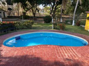 Alquilo casa en coronado