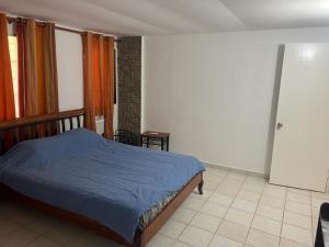 Alquilo casa en coronado