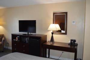 Double Room with Two Double Beds - Disability Access/Non-Smoking room in Quality Inn O'Hare Airport