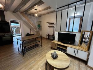 Maison de charme T3 rénovée avec jardin à Vicq-sur-Gartempe, proche La Roche-Posay - FR-1-541-165