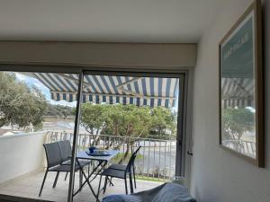 Appartements Studio moderne 2* avec balcon, centre St Palais, parking securise - FR-1-738-38 : photos des chambres