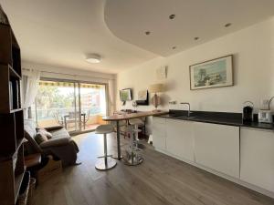 Appartement T2 - Centre-Ville Lavandou - Parking - Climatisation - FR-1-308-203