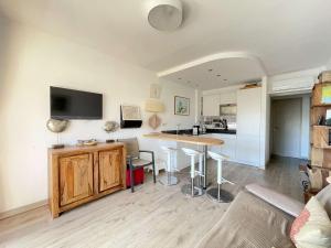 Appartement T2 - Centre-Ville Lavandou - Parking - Climatisation - FR-1-308-203