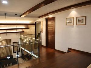 Stylish Luxury Penthouse with 3BR, Wifi, Gym, across Malls