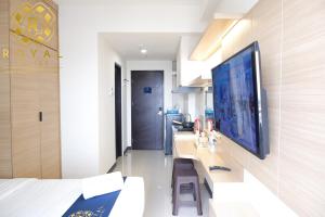 Royal Suites Studio 17th Floor - Citra Plaza Nagoya Apartment
