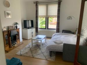 Holiday Home with free parking & 4min to Edinburgh Warverly