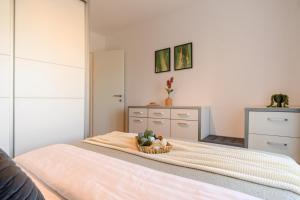 Chic 1BR with Balcony in Northern District