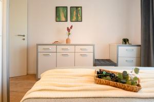 Chic 1BR with Balcony in Northern District