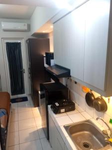 Studio with pool & next to mall