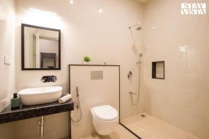 StayVista at Mustang Meadow - Lawn & WiFi