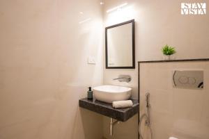 StayVista at Mustang Meadow - Lawn & WiFi