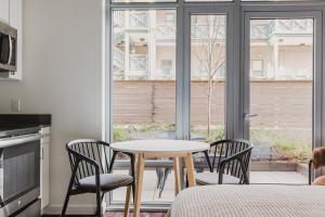 Blueground S Lake gym wd nr museum SEA-808