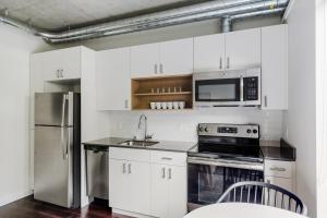 Blueground S Lake gym wd nr museum SEA-808