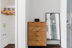 Blueground S Lake gym wd nr museum SEA-808