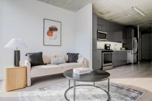 Blueground River North rooftop gym nr Mart CHI-1137