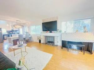 Brea Mall romantic two-bedroom house - 福乐顿市