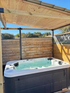 Gîte & Spa Le Villemachois - 4 étoiles - Jacuzzi couvert - Calme et Indépendant - Clim - Parking - 5 min Carcassonne