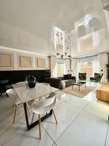 Luxury Redefined Home - Вітбанк