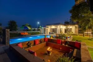 The Leisure Villa - Poolside Living with Gazebos - Bahora