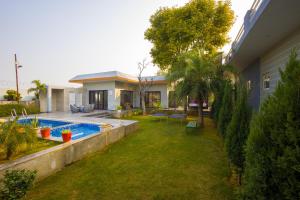 ELIVAAS Aarul Farm 3-BHK Pet-friendly With Kids Room, Pvt Pool, Gazebos & Game Zone