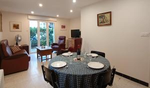 Appartements Grand appartement, 2 chambres et jardin : photos des chambres