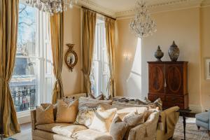 Prestigious Townhouse close to Princes Street