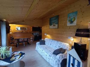 Maisons de vacances Gite Les Chalets du Fliers Verton Meubles de tourisme classes 2 etoiles : photos des chambres