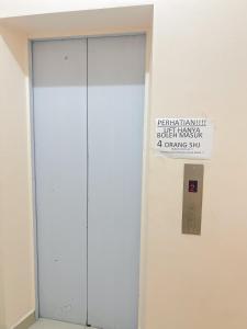 Queen room with private bathroom