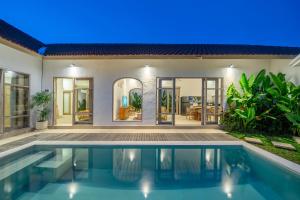 Luxury Ultimate Experience - Brand New Villa in Kerobokan with Oversized Pool - Your Perfect Getaway!