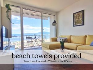 Sea view apartment with free parking
