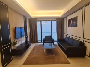 Grand Ion Dele by Manhattan