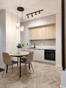 EASY RENT- Wieniawska 98, Centrum