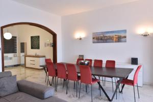 XL Seafront Home in Sliema