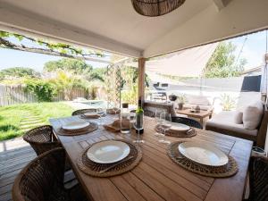 Villas Maison de la Bonaventure Perols, piscine et jardin : photos des chambres