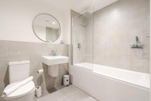 Spacious Modern 2 BR Old Trafford & Free Parking