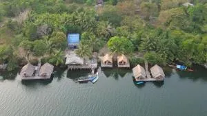 The Floating House - Hatlek