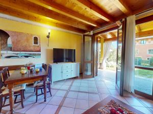 Gardasole family pool, wi-fi, private garden Garda Pleasure By Bookinggardalake