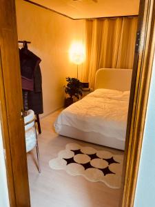 Cozy guesthouse, 10 minutes from SNU Entrance Station, accommodation in Sharosu-gil, OTT, Nespresso machine, within 25 minutes by subway to Hongdae, Gangnam, Seongsu, Gwanaksan, up to 5 people