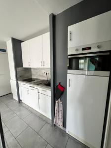 Superbe T2 face mer avec piscine