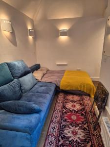 Tregarthen Cottage - tranquil self-contained room near Looe offering easy parking right outside with EV point