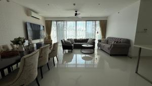 Lake view apartment in Laguna