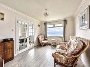 Seaside Escape-Sleeps10-Family&PetFriendly-Balcony